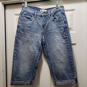 Levi's Capri Jeans Women's 6 28 Waist Cuffed Blue Medium Wash